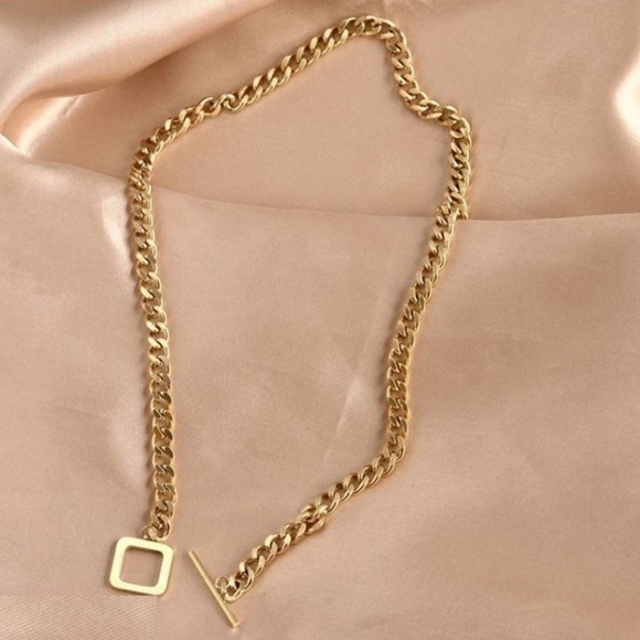 🆕 18 Karat Gold Plated Clavicle Toggle Necklace Over Titanium Steel - Picture 4 of 4